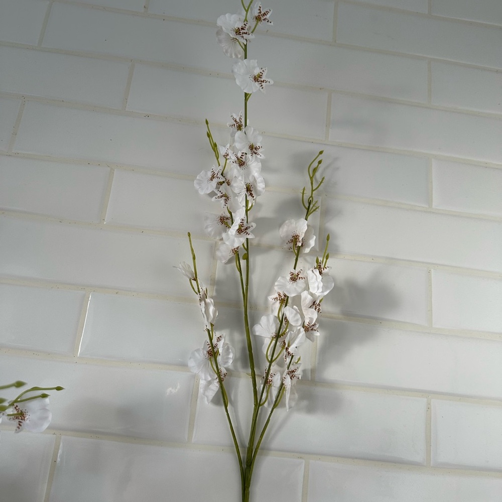 White and Green Faux Floral brunches 
SOLD per brunch !